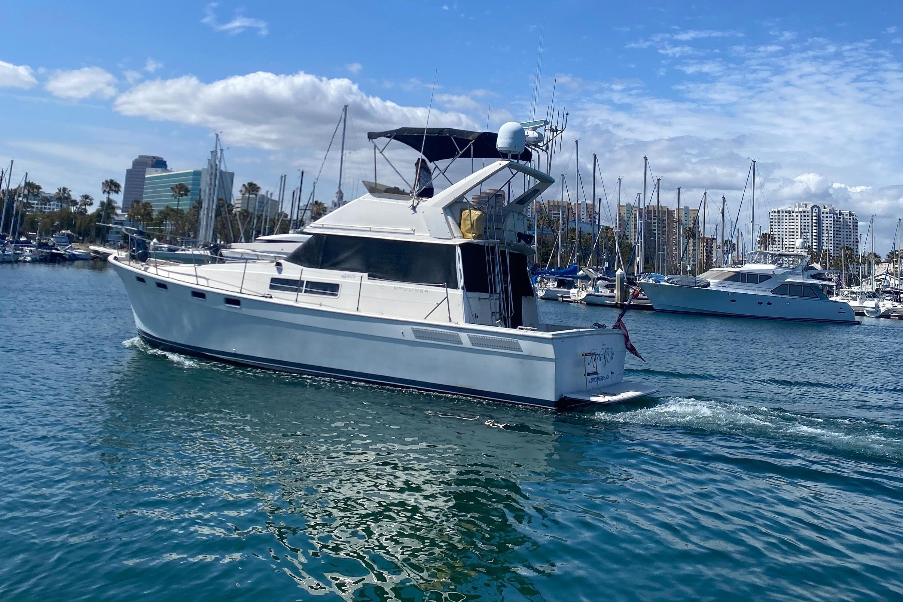 1986 Bayliner 3870 MY Sedan